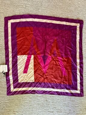 NWT Massimo Dutti Silk Scarf in Multicolor Fuchsia, Magenta & Red 25”x25”